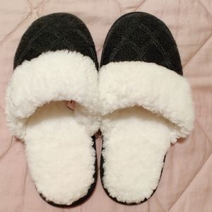 NEW Victoira's Secret Fuzzy Cozy Slippers Gray M